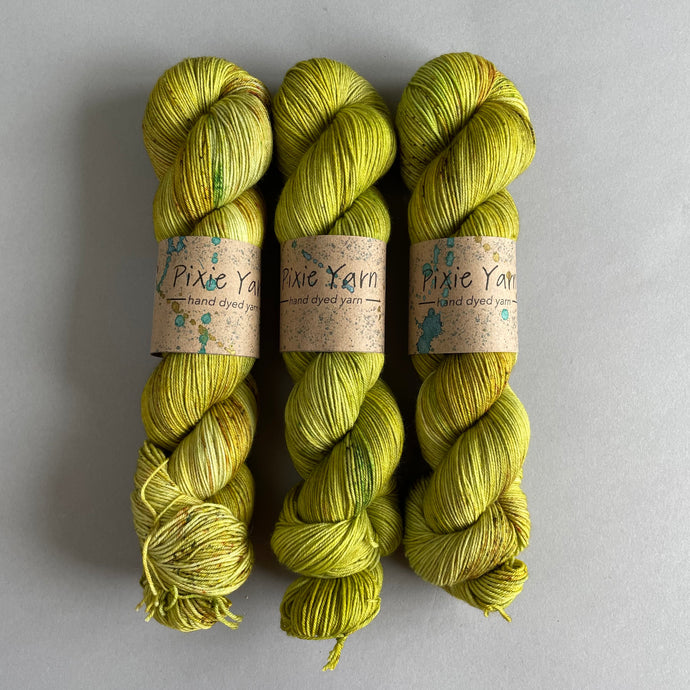 Silky Wall Feather Moss - Sock - 100g Skein