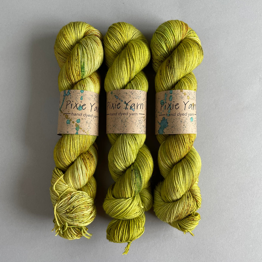 Silky Wall Feather Moss - Sock - 100g Skein