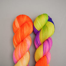 Load image into Gallery viewer, Glowtober - Micro Stripe Sock - 100g Skein