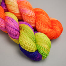 Load image into Gallery viewer, Glowtober - Micro Stripe Sock - 100g Skein