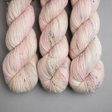 Load image into Gallery viewer, Misty Rose - Sock - 100g