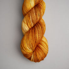 Load image into Gallery viewer, JULY-BRIAN WILDSMITH YARN CLUB