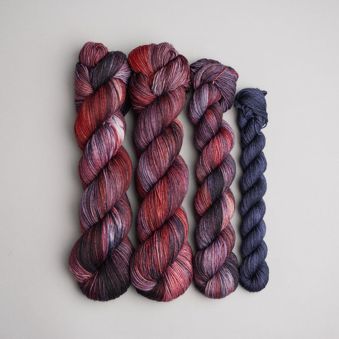 Forest Whispers Wolves - Sock - 100g
