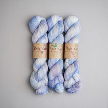 Load image into Gallery viewer, Frosty Shimmer - Sock - 100g Skein