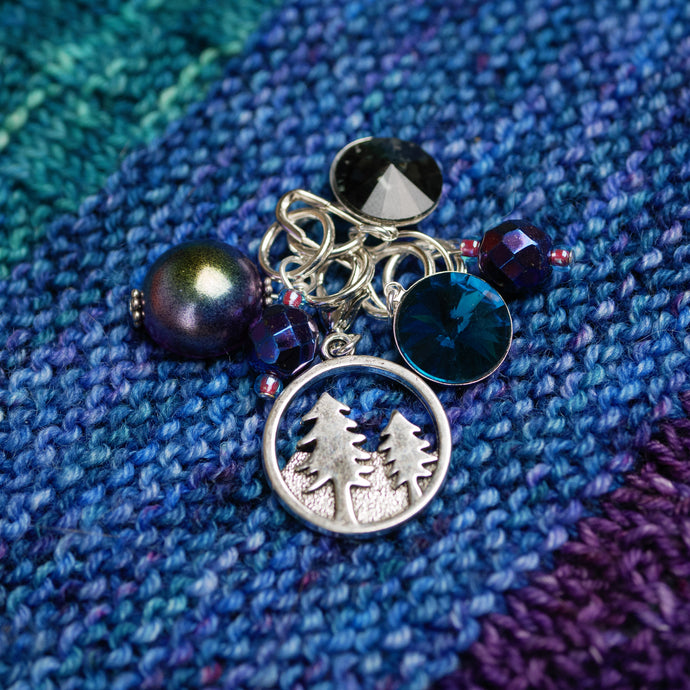 YULE STITCH MARKER SET - QUARTERLY YARN CLUB 2023