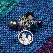 Load image into Gallery viewer, YULE STITCH MARKER SET - QUARTERLY YARN CLUB 2023