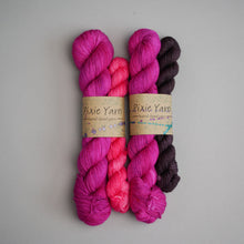 Load image into Gallery viewer, Fuchsia - Sock Set 50/20g