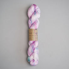 Load image into Gallery viewer, Wimbly - Cupro - Fingering Weight - Plant Yarn
