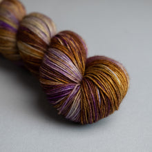 Load image into Gallery viewer, Queen B - Sock - 100g Skein