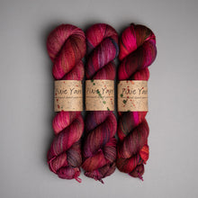 Load image into Gallery viewer, Setting Sun Red - Sock - 100g